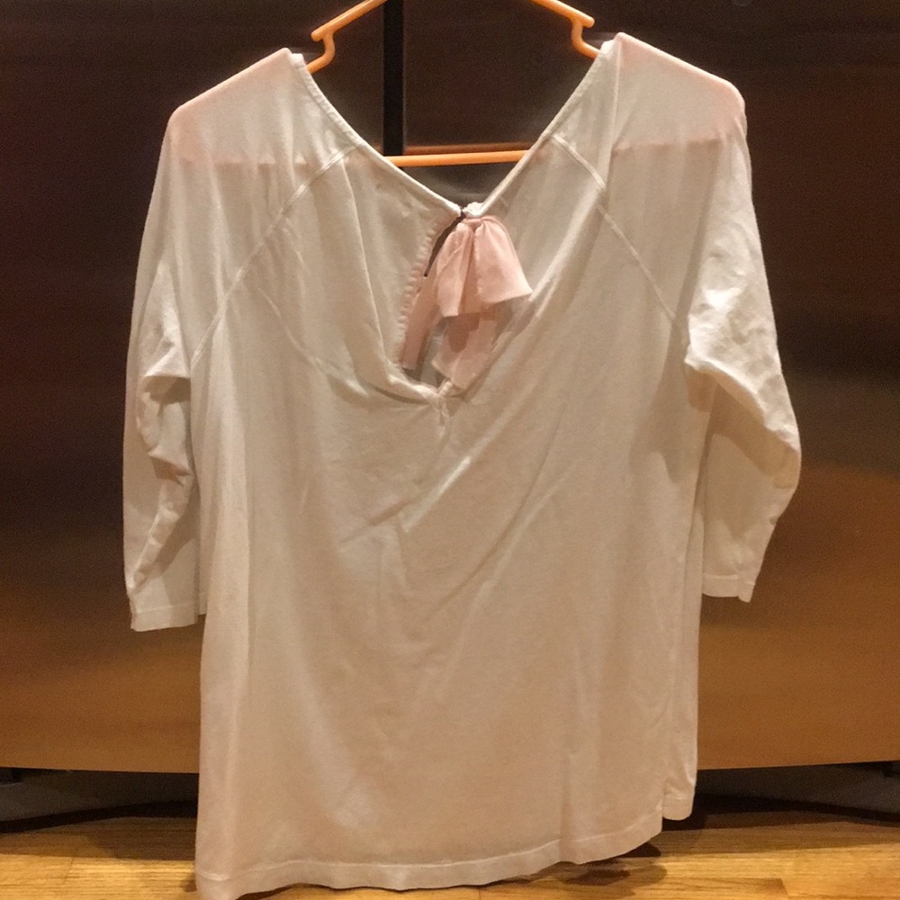 Arie brand blouse bow buttons on back size med - Picture 2 of 5